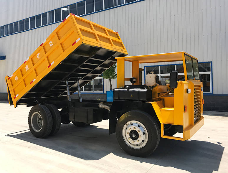 16吨四驱矿用运输车